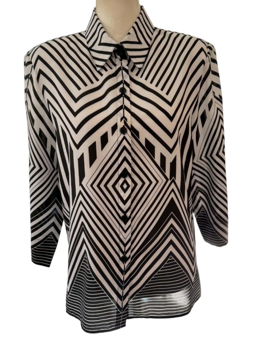 Alfred Dunner Black & White Geometric Print Button Up Blouse